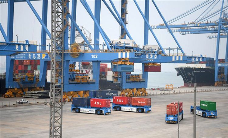 青岛港已经成为中国北方集装箱吞吐量第一大港.jpg