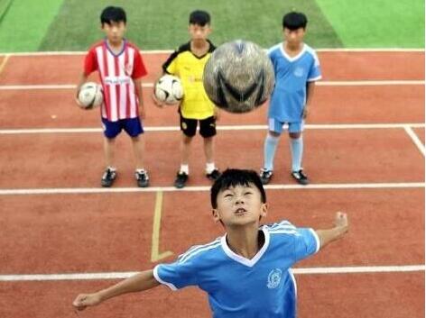 《半月谈》刊文点赞郯城校园足球改革：小城大球，从小县城踢到全球
