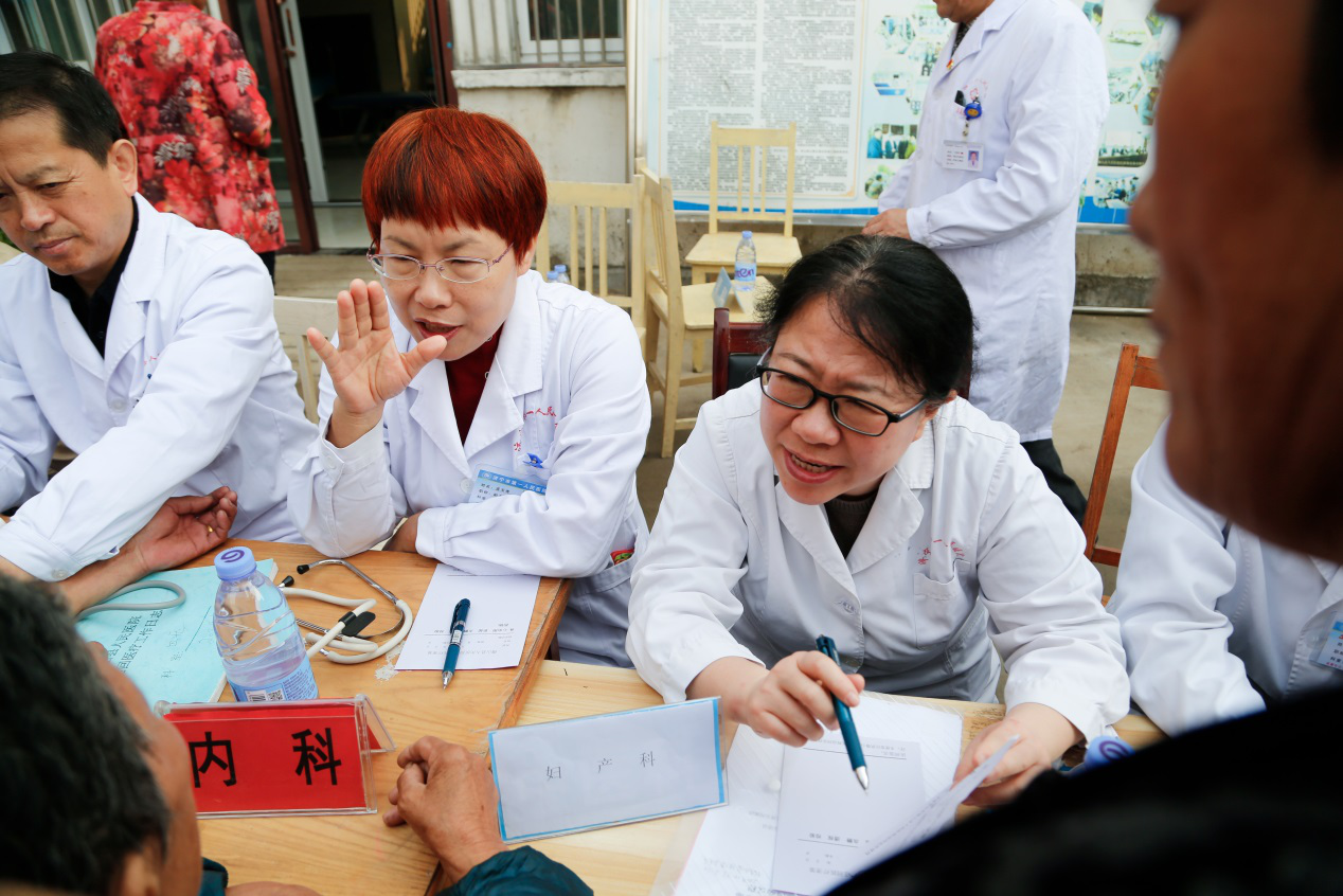济宁市第一人民医院妇产科杨铎在义诊