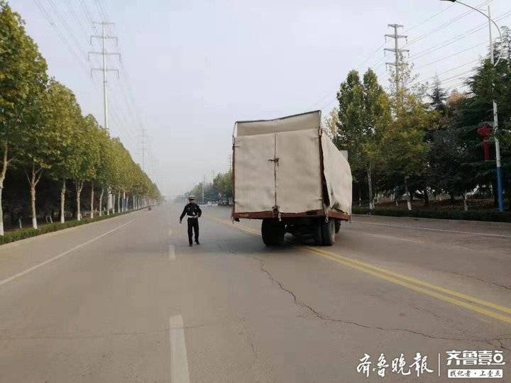 拖拉机变身“箱式货车”，宁阳交警对驾驶员进行教育处罚