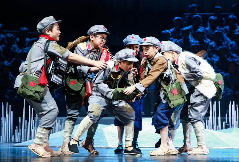 组图：儿童剧《小红军》亮相中国儿童艺术剧院