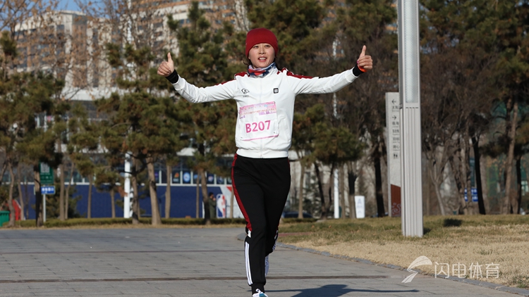 山东省全民健身冬季越野长跑东港站活力开跑
