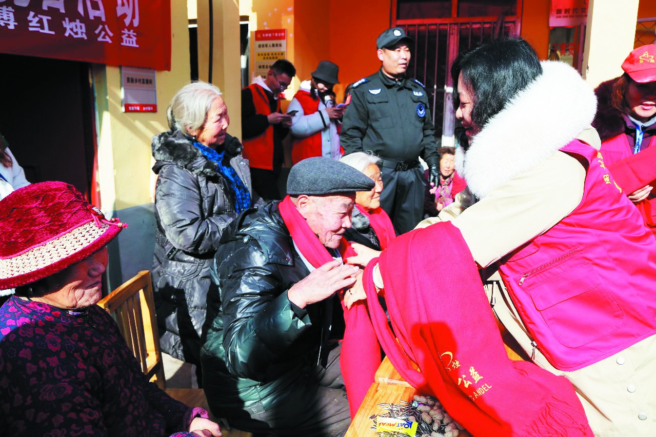 70余名志愿者陪淄博山区老人孩子过新年