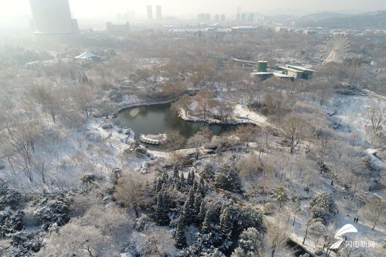 飞吧山东老舍笔下济南的冬天有多美银装素裹航拍俯瞰泉城雪后美景