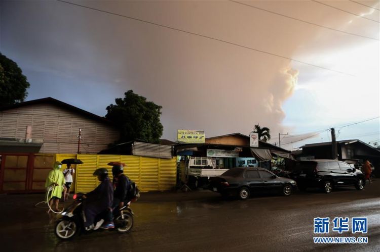 （国际）菲律宾塔阿尔火山开始剧烈活动