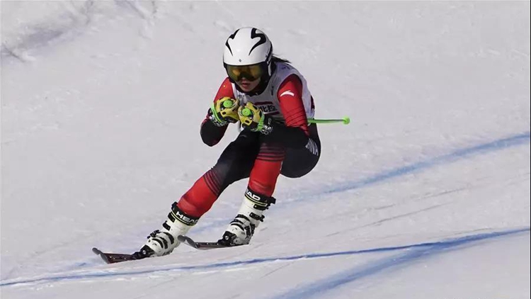 “十四冬”高山滑雪女子滑降比赛，山东选手王美霞获第九