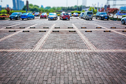 聊城：鼓励机关企事业单位停车向社会开放