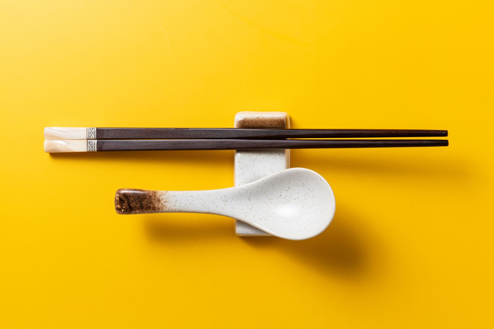 让公筷公勺分餐进食成为文明标配
