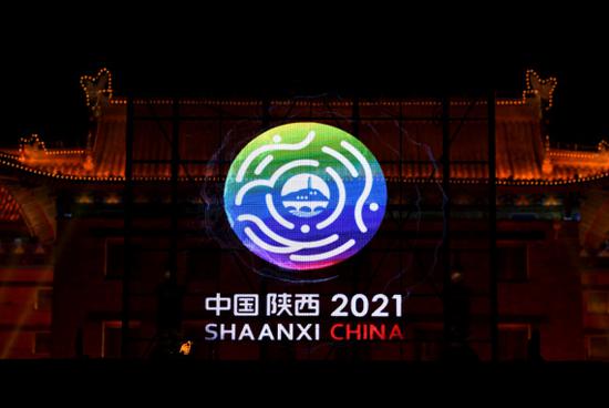 第十四届全运会会徽“礼天玉璧”和吉祥物“秦岭四宝”在西安明城墙南门广场正式亮相。