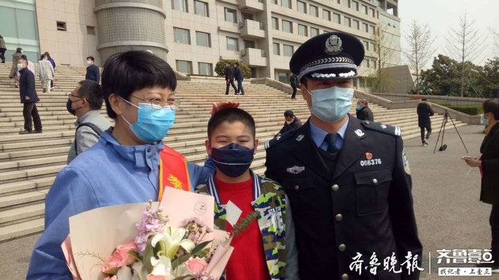 泰安市中心医院吴天坤与家人团圆，爱人是同样奋战一线的人民警察