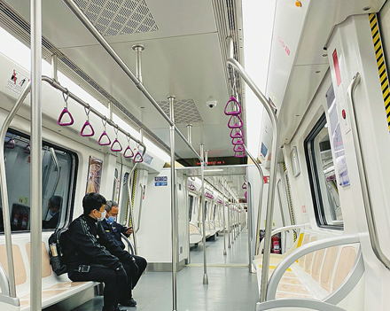 地铁文明有了法治“撑腰” 受访者认为文明乘车需要严管引导相结合