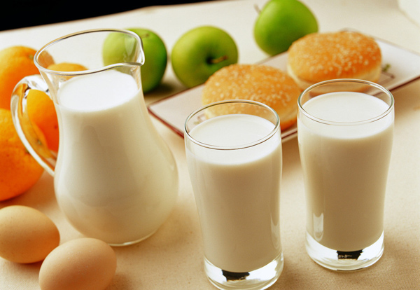 鲜奶VS复原乳，两者在营养上有区别吗？
