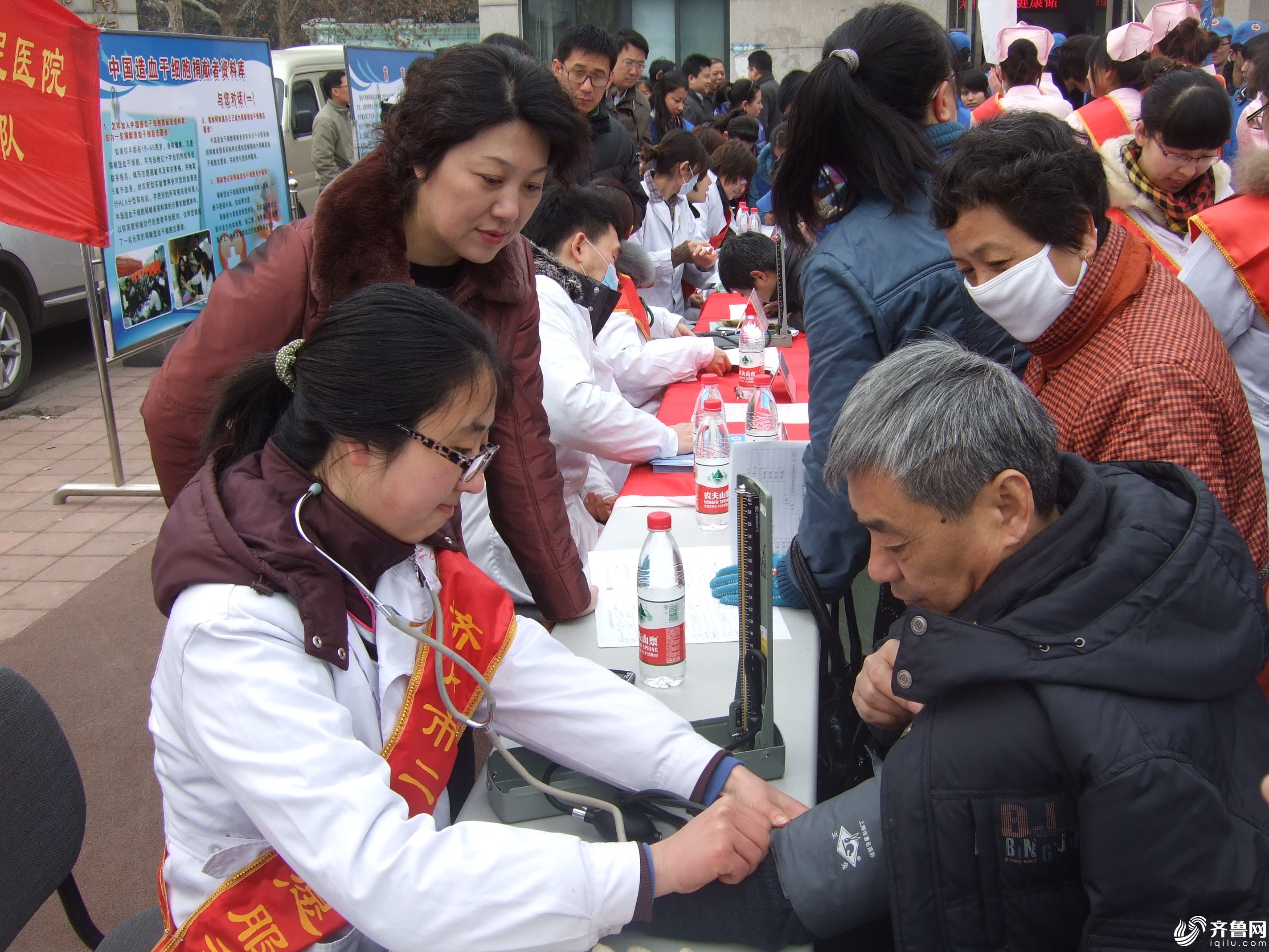 吕丽萍书记带队参加青年志愿服务活动