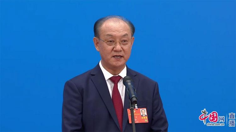 首场“委员通道”医药卫生界委员建言完善公共卫生体系[组图]