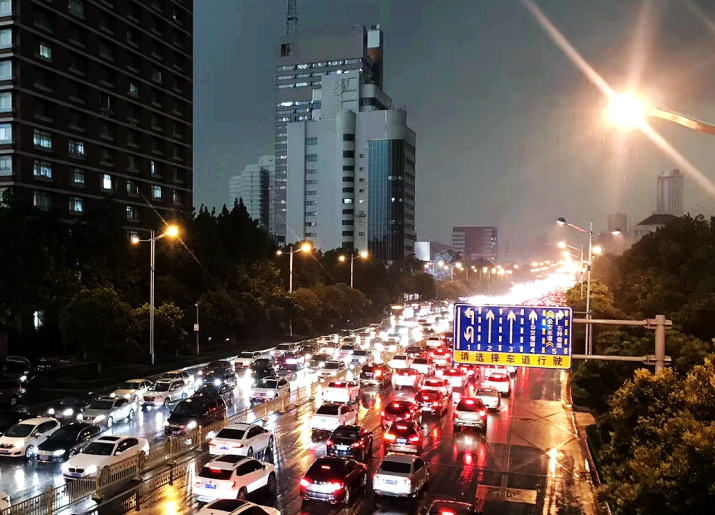 39秒丨“一秒”入夜！延时摄影看昨日泉城济南风雨过境
