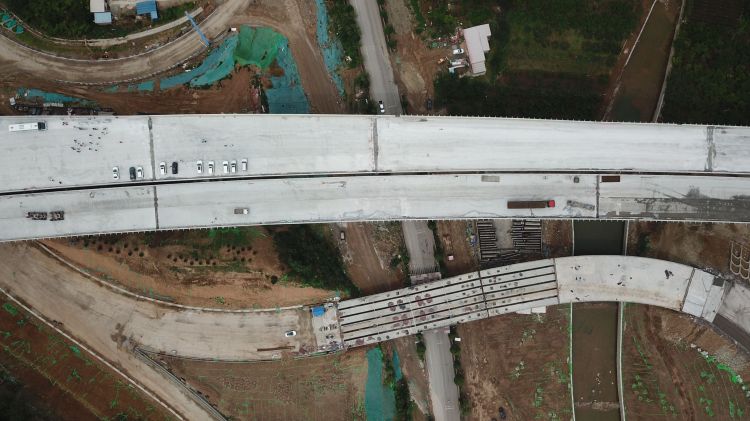 “最美高速”济泰线济南段左线贯通计划年内通车，济南至泰安仅需半小时