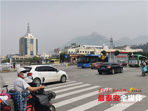 泰安财源大街与龙潭路交会处道路标线已施划完 路口将安装信号灯