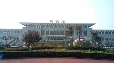 李长萍就聊城火车站站前广场改造提升工程现场办公