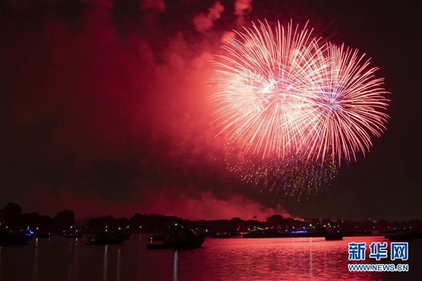 【纵论天下】病例数据“一路狂奔”,美国疫情为何失控?