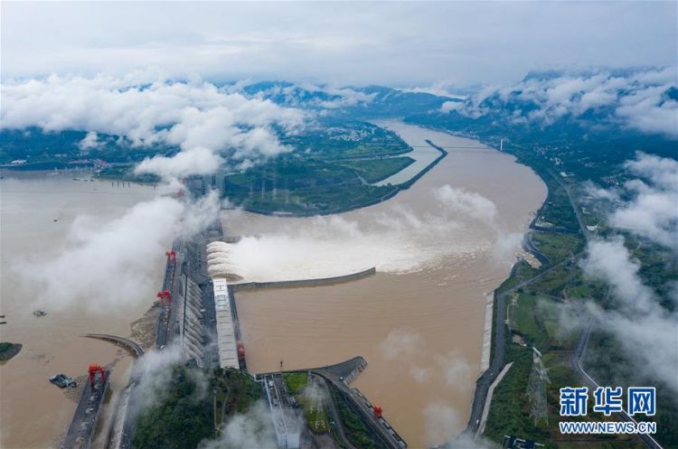 "长江2020年第2号洪水"平稳通过三峡大坝