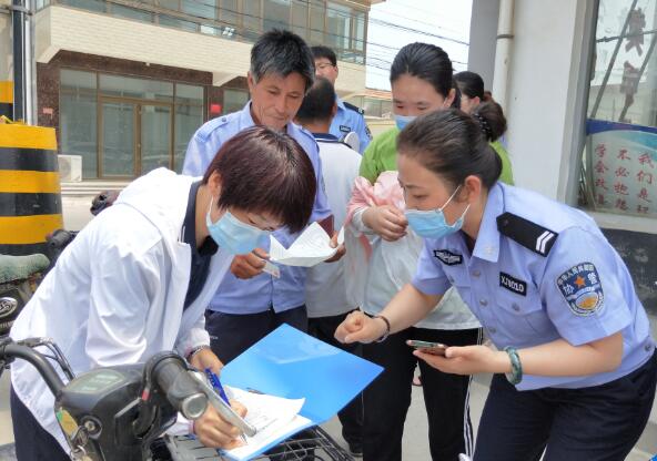 桓台交警服务送上门 电动自行车登记挂牌正在进行中