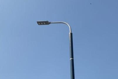 淄博高新区一路段路灯“智控”上岗 采用光伏薄膜太阳能搭载智控系统