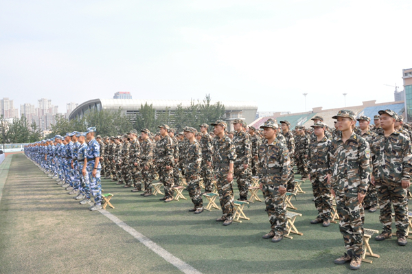 潍坊学院举行2020级新生开学典礼暨军训动员大会1228