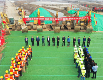 G228丹东线滨州段公路建设PPP项目 跨滨港铁路桥首根桩基正式开钻