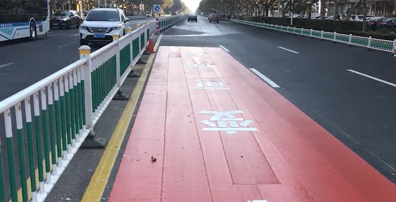 潍坊首条逆向可变车道亮相！位于福寿东街，目前正在施工