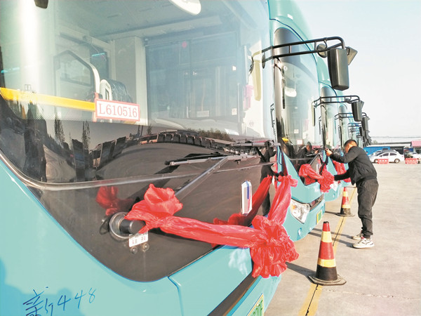 绿色出行 “氢”心守护 淄博首批氢燃料新能源公交车上线