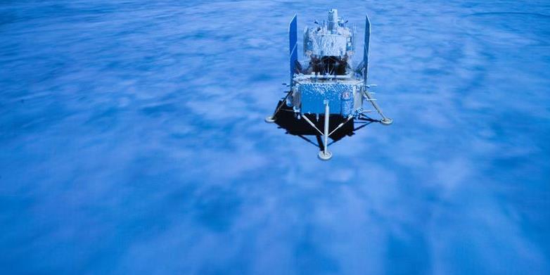 嫦娥五号探测器实施动力下降并成功着陆