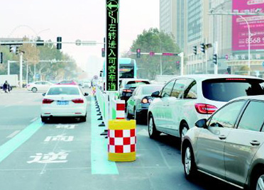 潍坊东风东街新华路口改为先左转再直行 西侧设“逆向可变车道”