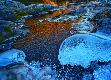 冰花绽放彩石溪