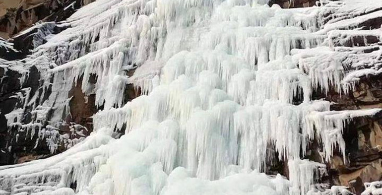 太美了！低温寒潮到来，潍坊出现冰瀑奇观