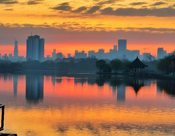组图 | 清晨的济南大明湖 城中的静谧之地 湖天一色