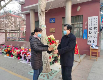 三八节！滨州博兴这所学校女教职工每人收到一捧节日鲜花！