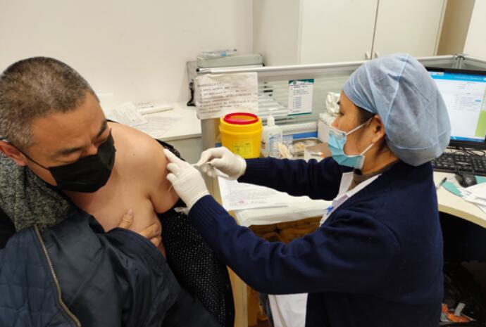 记者探访临沂市新冠疫苗接种点，社区居民平稳有序接种
