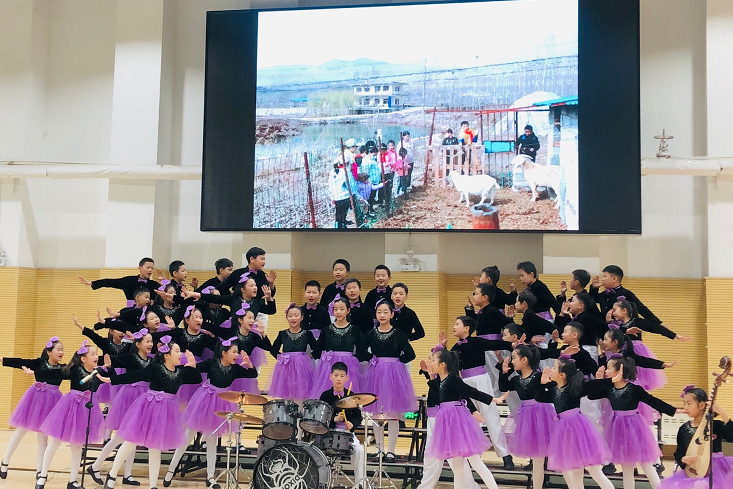 展学生积极昂扬风貌！济南燕山学校小学部举行班级文化艺术节