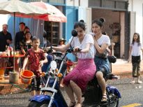 老挝古城琅勃拉邦庆祝泼水节
