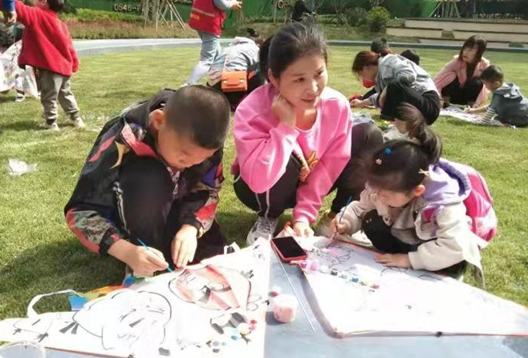 童心向党 筝舞飞扬！东营和园社区开展手绘风筝红色主题活动