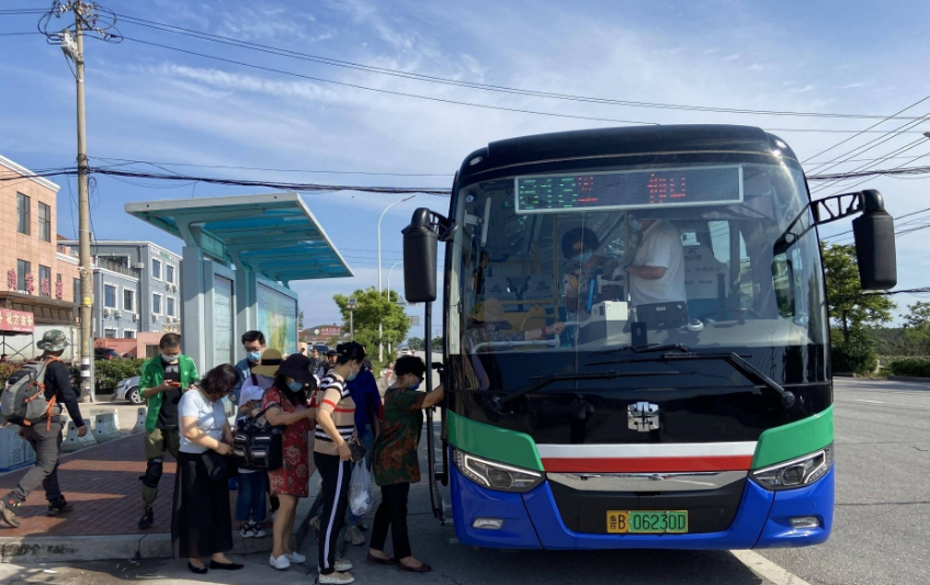 青岛逐渐进入旅游旺季 温馨巴士景区周边线路加密班次、配备机动运力