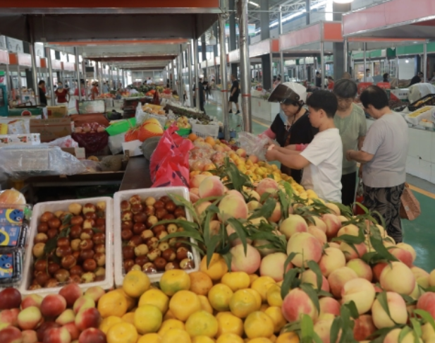 “小菜篮”里装满“大民生”，滨城区市东街道升级清怡农贸市场