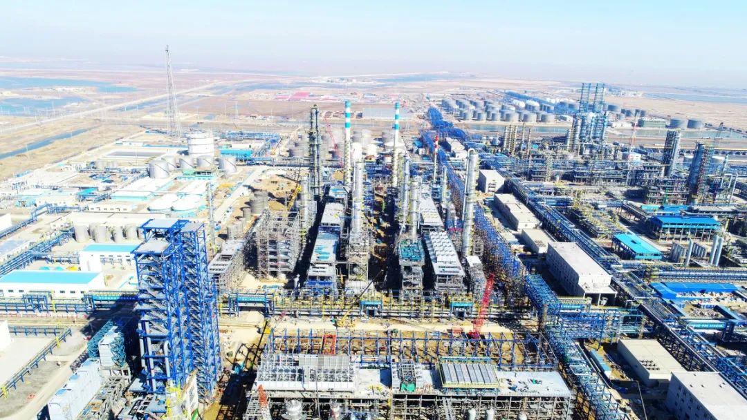 东营港经济开发区威联化学250万吨/年PTA项目：月底完成钢结构搭建 项目“初具雏形”