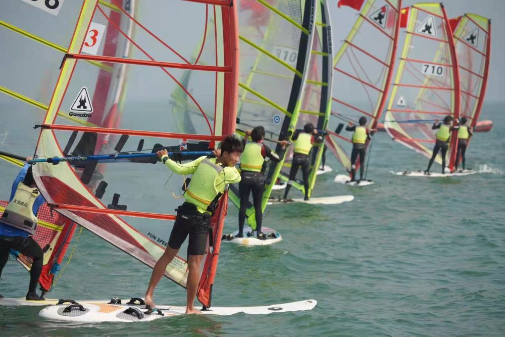 中国（日照）国民休闲水上运动会帆船比赛开幕