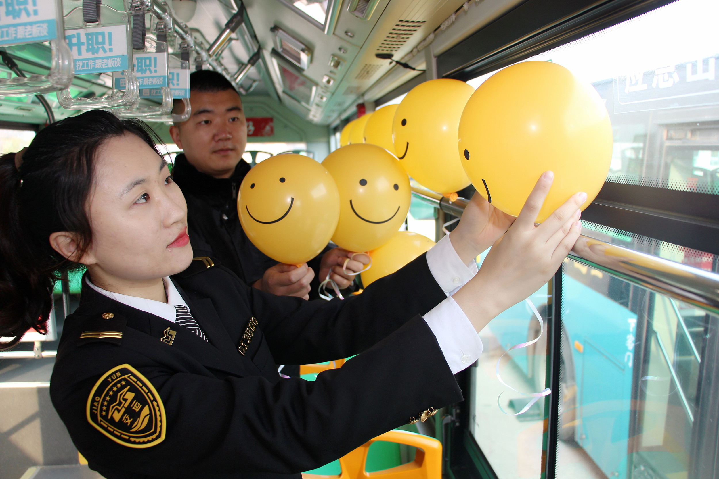 “国际宽容日”来临  青岛公交车厢张贴“宽容语录”