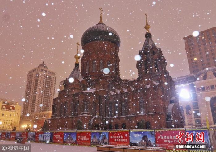 雪中的哈尔滨索菲亚教堂。 图片来源：视觉中国