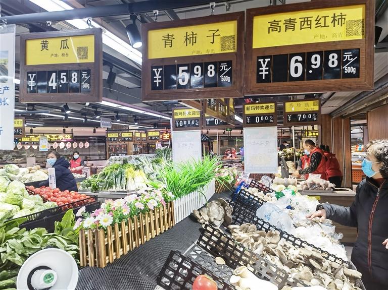 春节临近市场价格基本平稳 蔬菜“身价跌” 肉类“迎旺季”