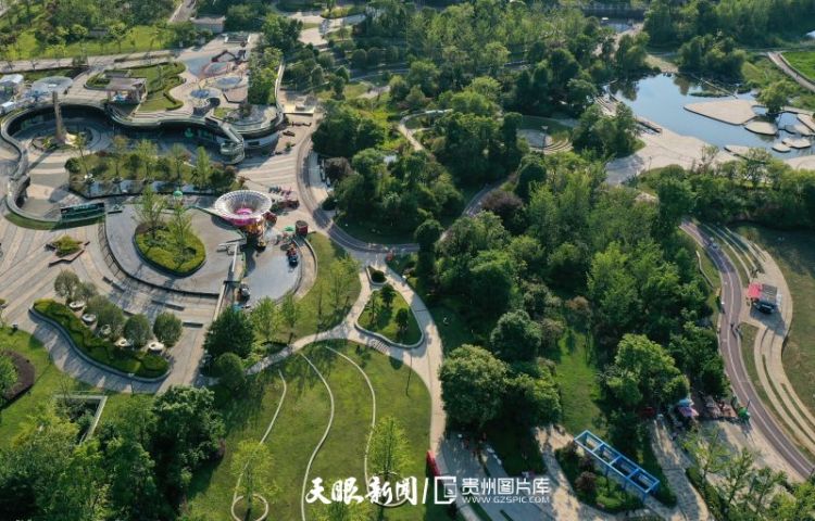 509583-2022年8日3日拍摄的贵州省贵阳市白云区泉湖公园局部（无人机拍摄）。.jpg