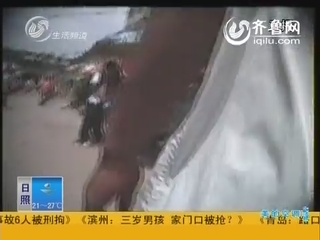 滕州：商业一条街 白天叫卖“服务”