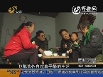 三位女子闹市卖身 为救孩子康复